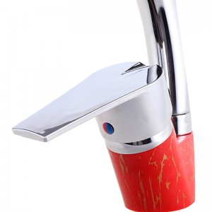 Kitchen faucet with single cold