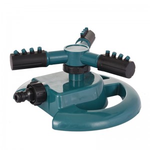 Green 360° adjustable 3-arm sprinkler w/base